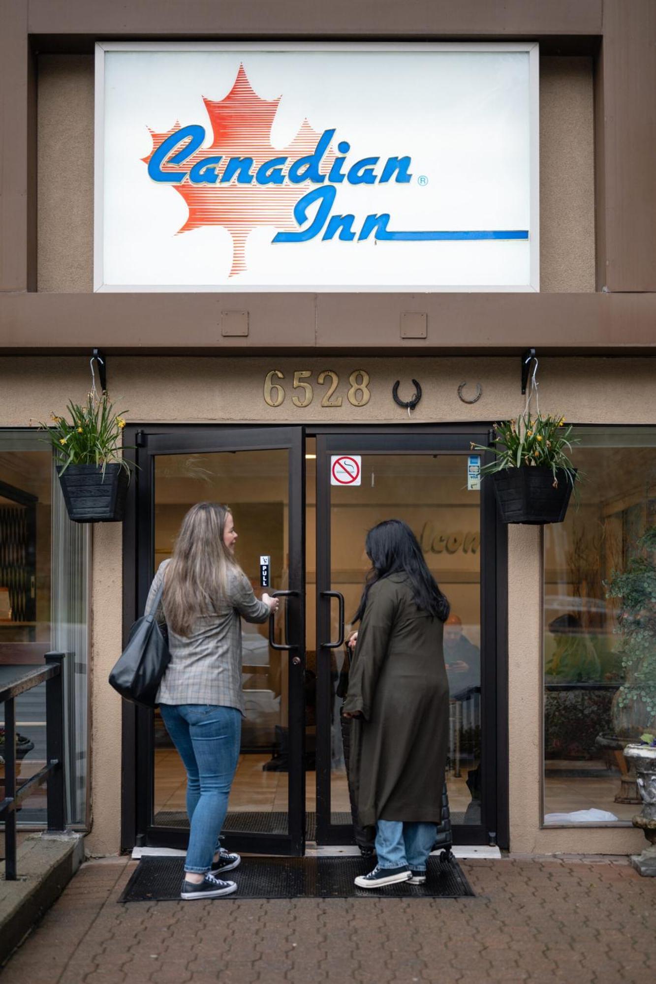 加拿大酒店 素里 外观 照片